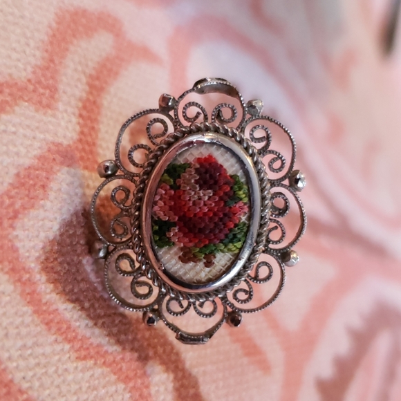 Vintage Flower Petit Point. Cross Stitch. Pretty - Picture 8 of 8